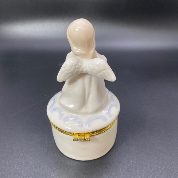 Greenbrier International Vintage Angel With Concertin Trinket Box/Gold Trim#312 - Picture 6 of 8